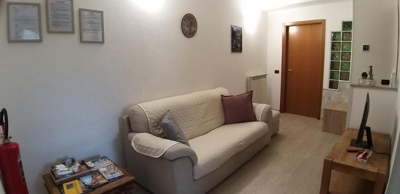 Marianna Casa Vacanza Azzate Esterno foto